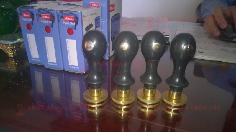Dịch vụ Khắc con dấu bằng Đồng rõ nét và nhanh chóng
