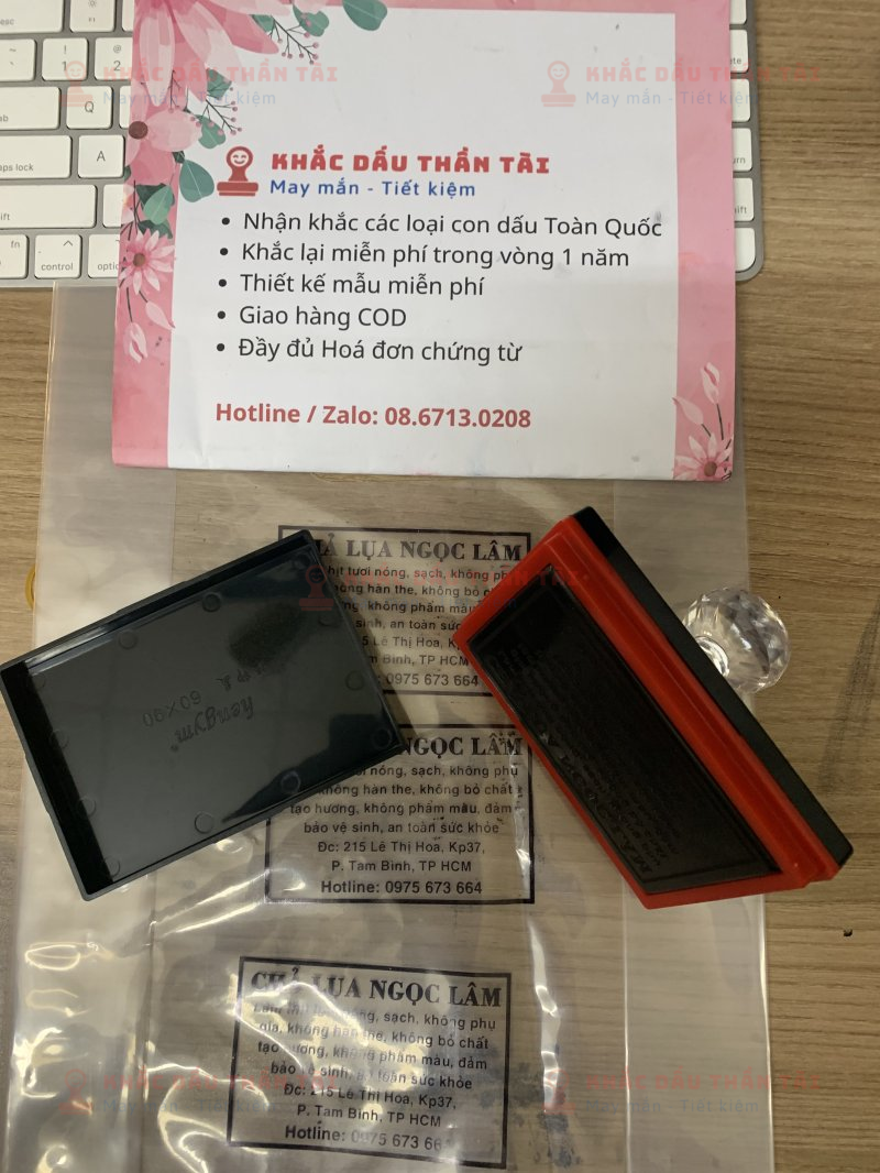 Khắc con dấu đóng lên túi Nilong cho Chả Lụa Ngọc Lâm bằng công nghệ Khắc dấu Flash