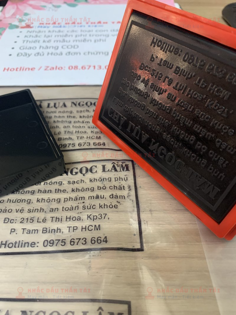 Khắc con dấu đóng lên túi Nilong cho Chả Lụa Ngọc Lâm bằng công nghệ Khắc dấu Flash