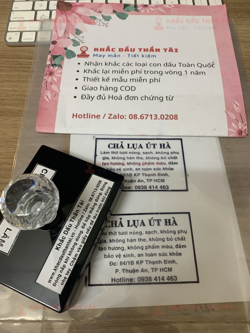 Khắc con dấu đóng lên túi Nilong cho Chả Lụa Út Hà bằng công nghệ Khắc dấu Flash