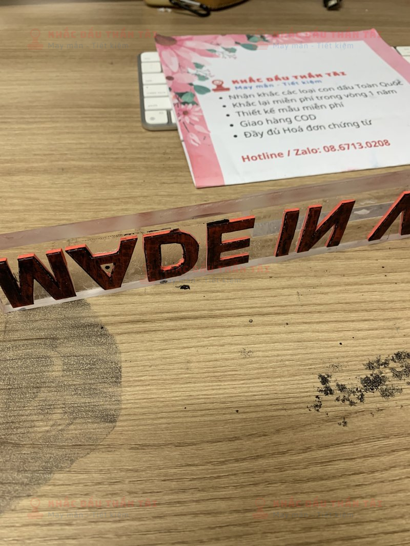 Khắc con dấu Made In Vietnam đóng lên thùng Carton