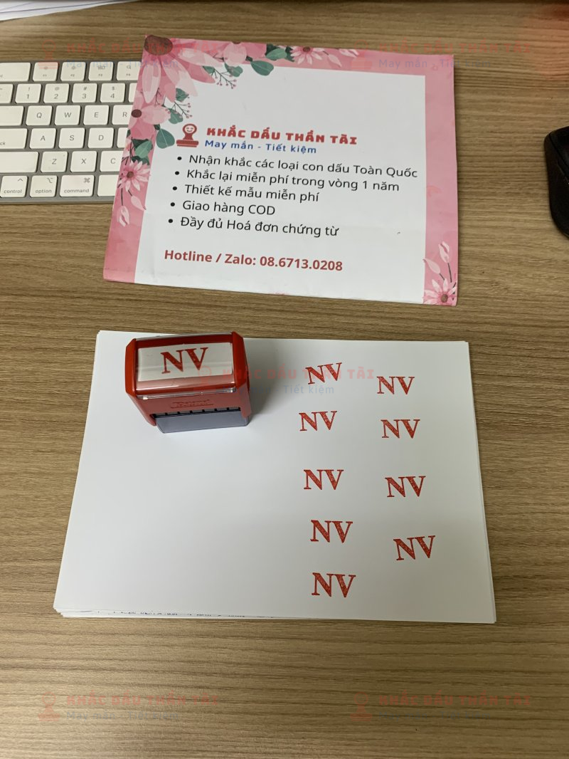 Khắc con chữ NV theo yêu cầu - Dịch vụ khắc dấu cá nhân hóa tại Trung Tâm Khắc Dấu Thần Tài