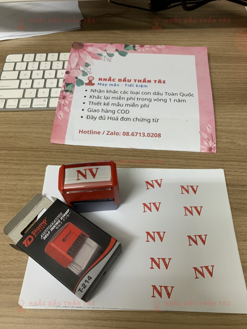 Khắc con chữ NV theo yêu cầu - Dịch vụ khắc dấu cá nhân hóa tại Trung Tâm Khắc Dấu Thần Tài