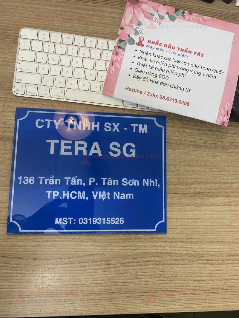 Làm bảng Mica tên Công ty TNHH Tera SG - Khắc Dấu Thần Tài