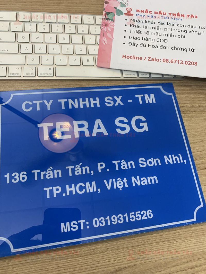 Làm bảng Mica tên Công ty TNHH Tera SG - Khắc Dấu Thần Tài