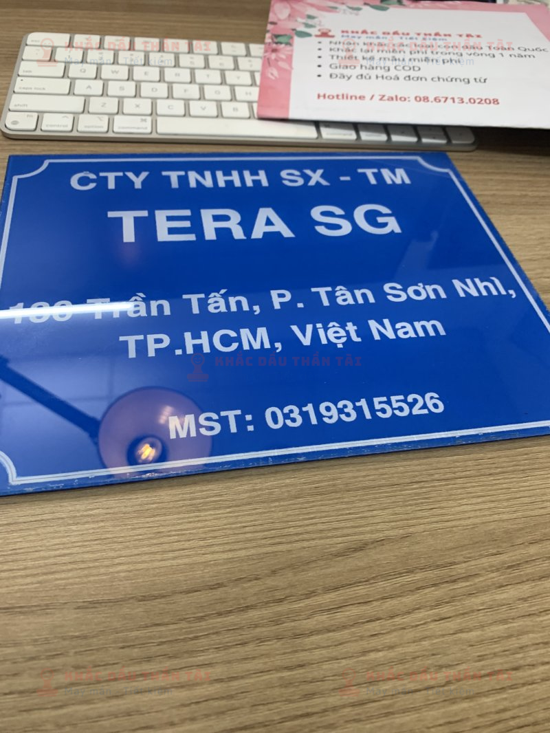 Làm bảng Mica tên Công ty TNHH Tera SG - Khắc Dấu Thần Tài