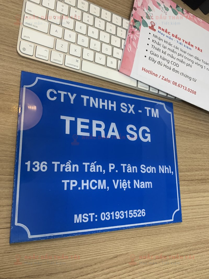 Làm bảng Mica tên Công ty TNHH Tera SG - Khắc Dấu Thần Tài