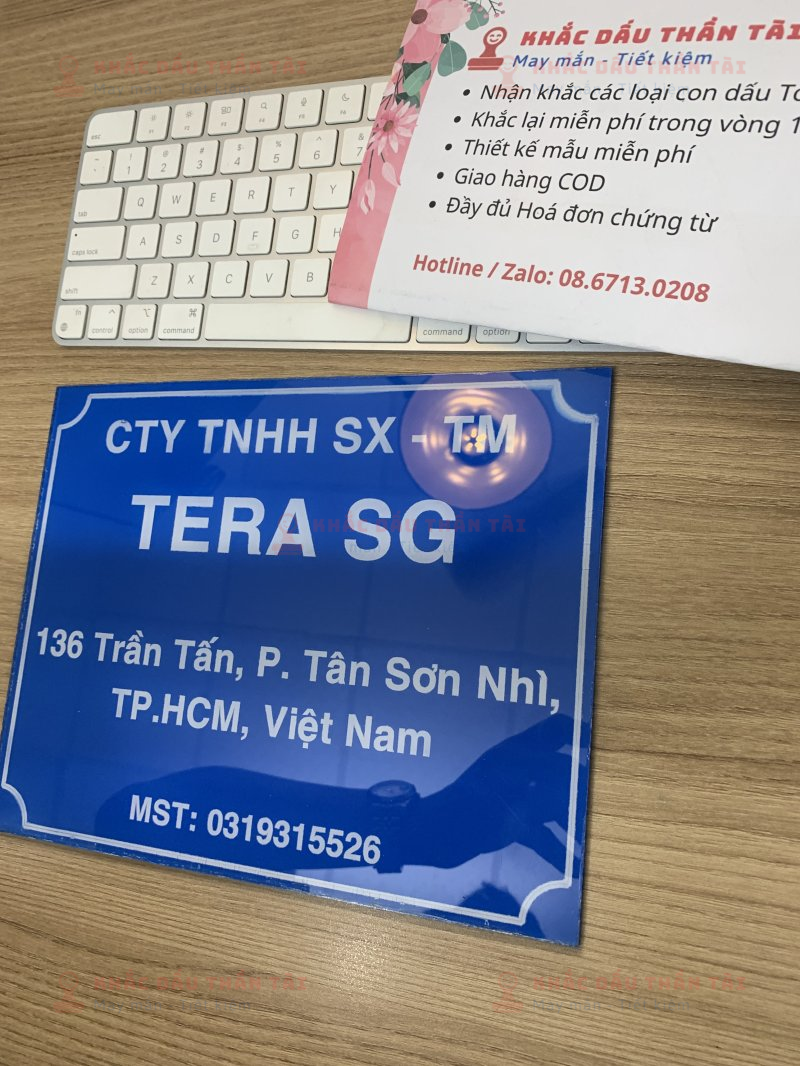 Làm bảng Mica tên Công ty TNHH Tera SG - Khắc Dấu Thần Tài