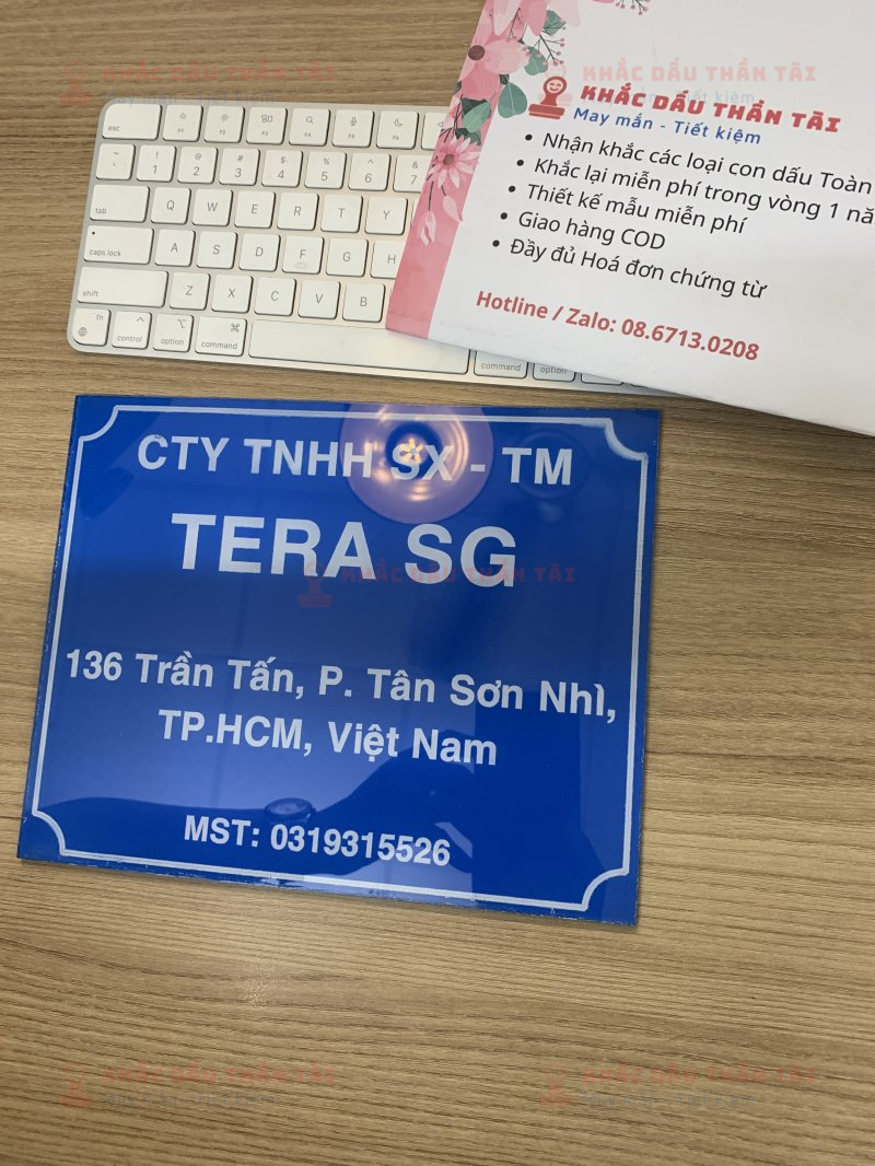 Làm bảng Mica tên Công ty TNHH Tera SG - Khắc Dấu Thần Tài
