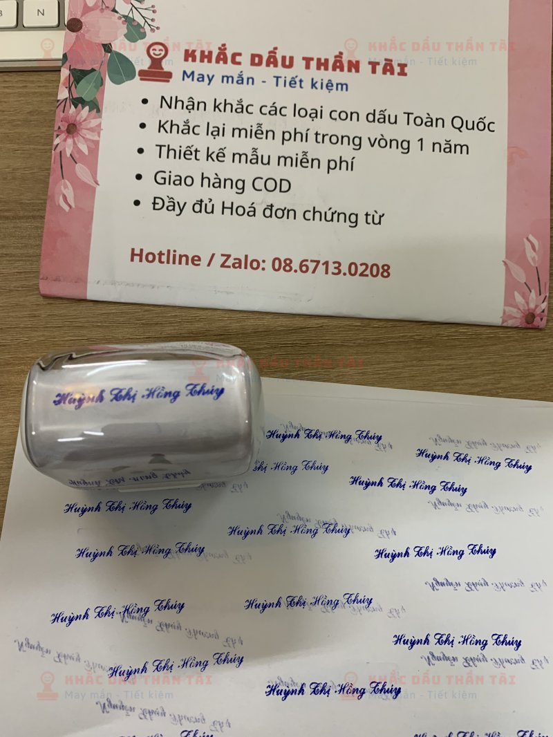 Khắc con dấu tên Nguyễn Thị Hồng Thúy bằng con dấu Flash sắc nét, dịch vụ chuyên nghiệp