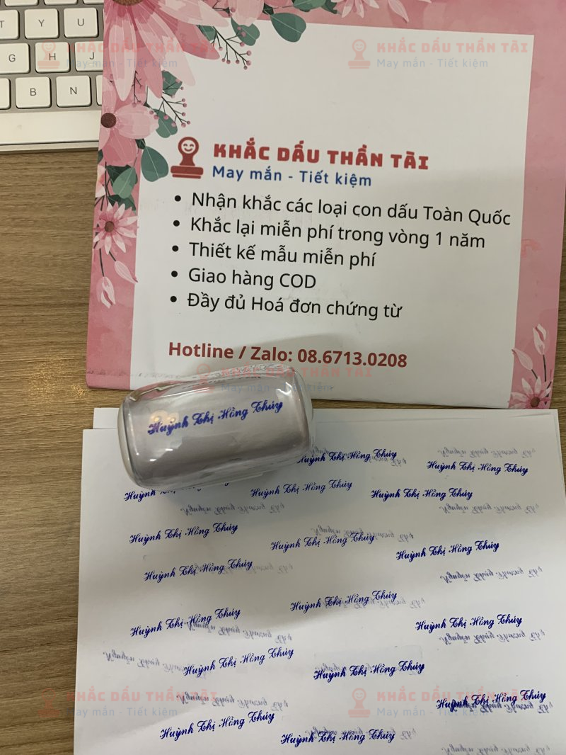 Khắc con dấu tên Nguyễn Thị Hồng Thúy bằng con dấu Flash sắc nét, dịch vụ chuyên nghiệp