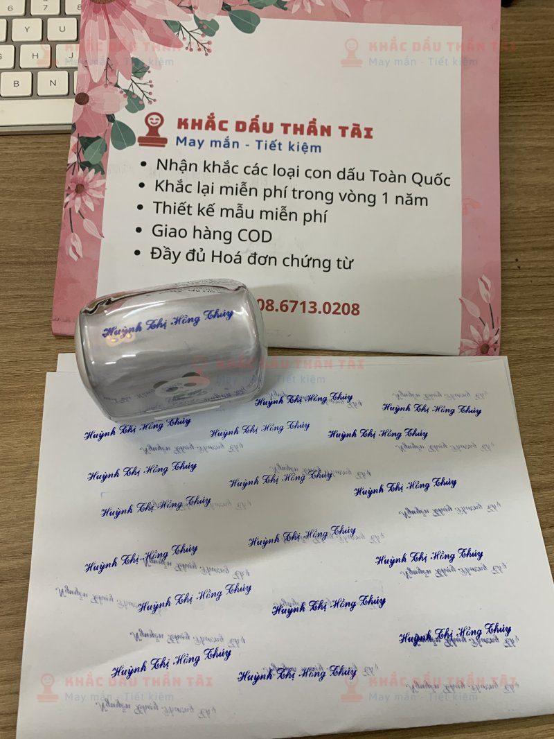 Khắc con dấu tên Nguyễn Thị Hồng Thúy bằng con dấu Flash sắc nét, dịch vụ chuyên nghiệp