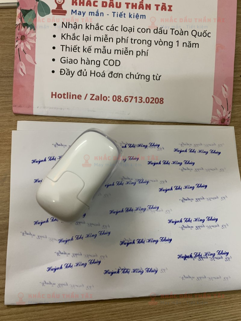 Khắc con dấu tên Nguyễn Thị Hồng Thúy bằng con dấu Flash sắc nét, dịch vụ chuyên nghiệp