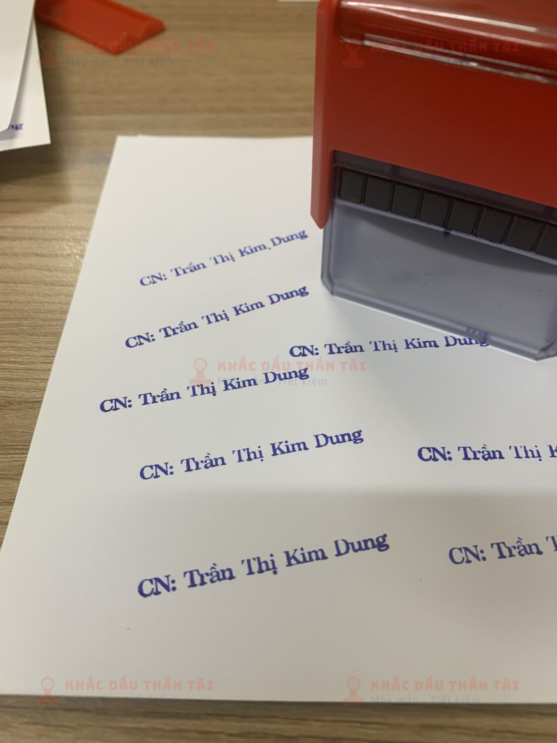 Khắc con dấu Tên và Chức danh CN Trần Thị Kim Dung chuyên nghiệp tại Thần Tài