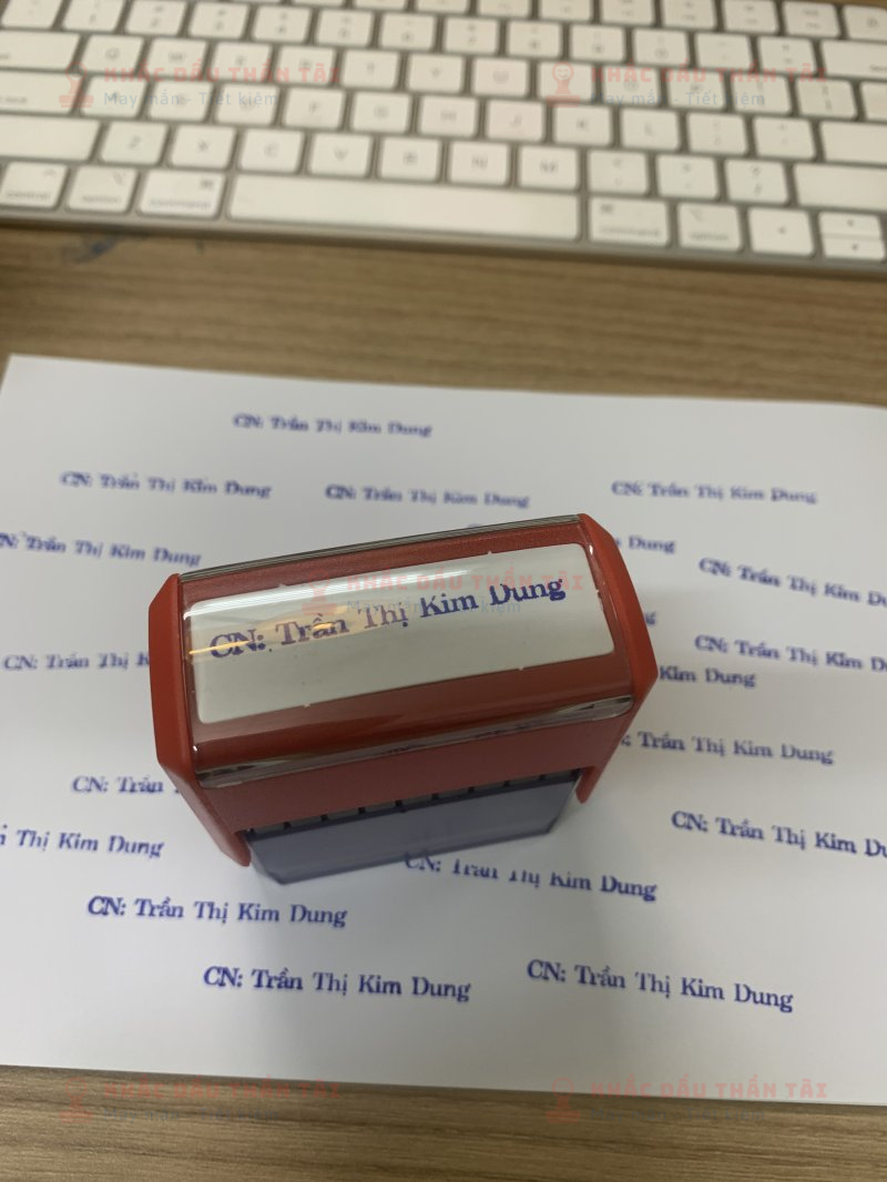 Khắc con dấu Tên và Chức danh CN Trần Thị Kim Dung chuyên nghiệp tại Thần Tài