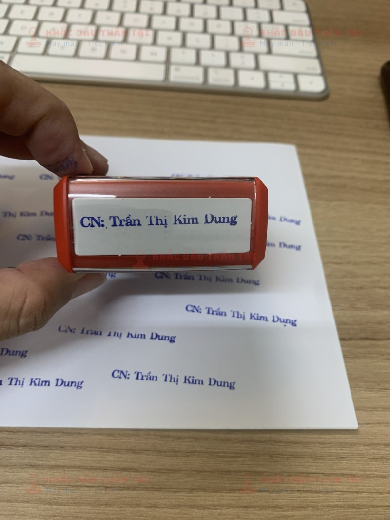Khắc con dấu Tên và Chức danh CN Trần Thị Kim Dung chuyên nghiệp tại Thần Tài