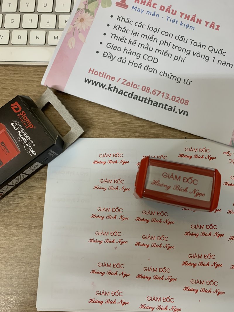 Khắc con dấu Tên và Chức danh Giám đốc Hoàng Bích Ngọc