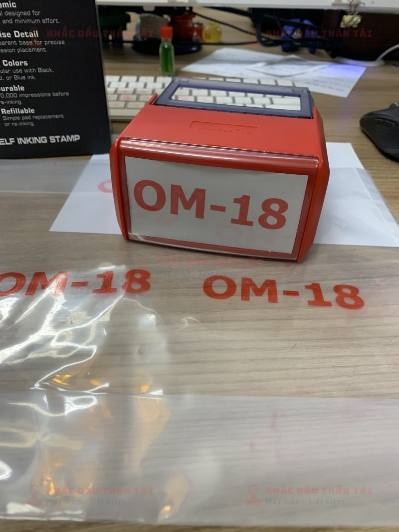 Khắc con dấu Vuông kích thước lớn OM-18 đóng lên bao bì chuyên nghiệp