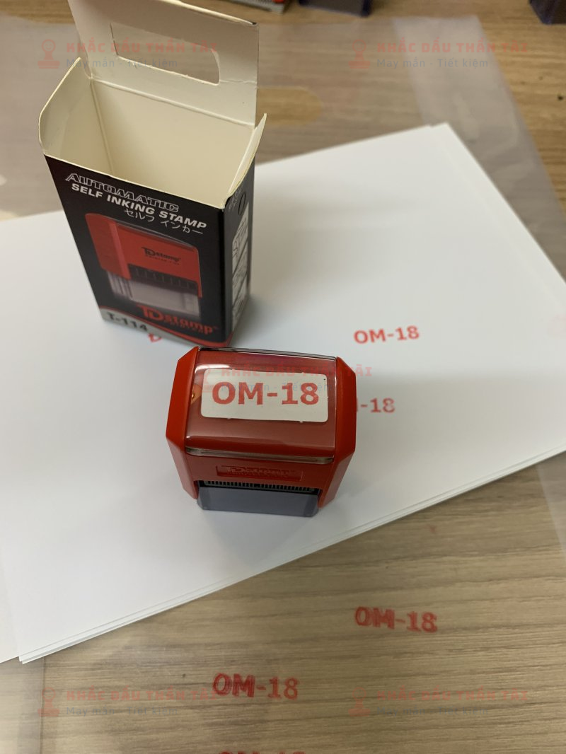 Khắc con dấu Vuông kích thước nhỏ OM-18 đóng lên túi Nilong - Trung Tâm Khắc Dấu Thần Tài