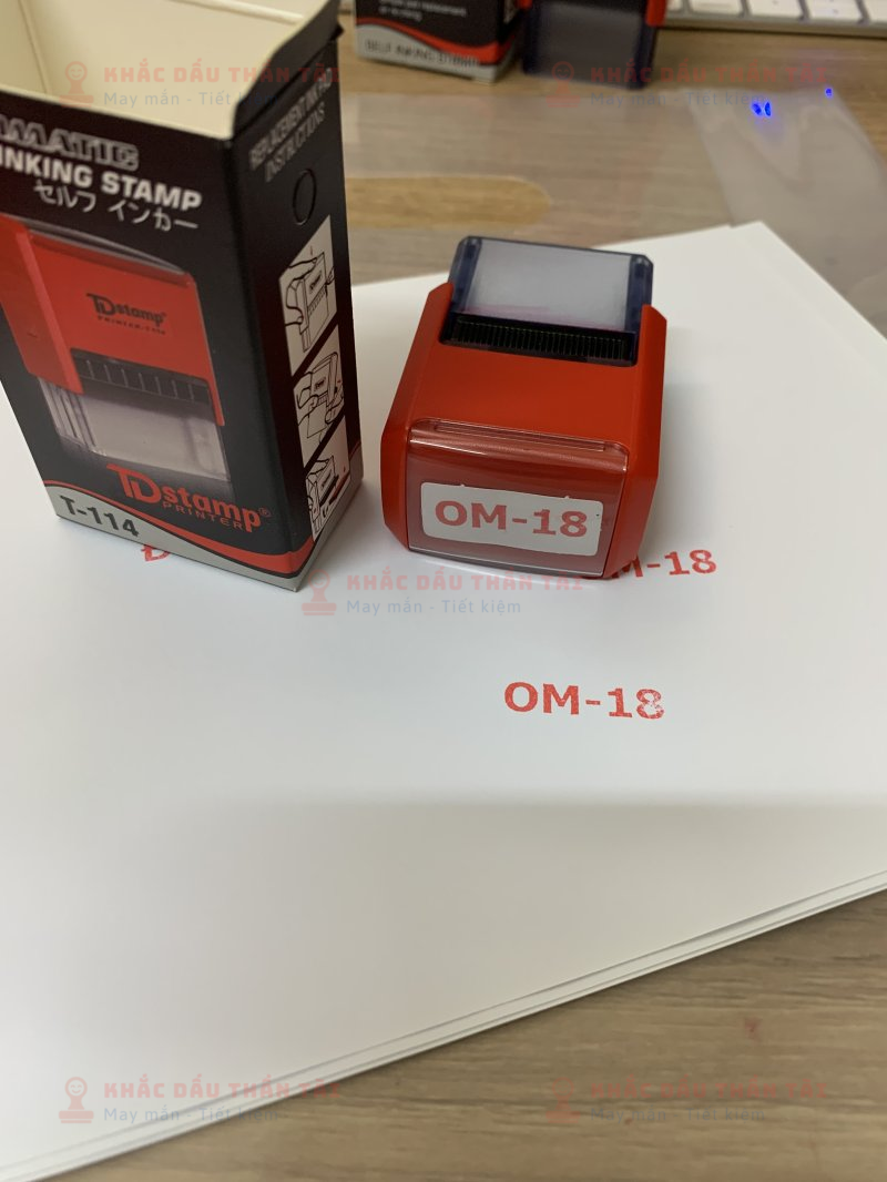 Khắc con dấu Vuông kích thước nhỏ OM-18 đóng lên túi Nilong - Trung Tâm Khắc Dấu Thần Tài