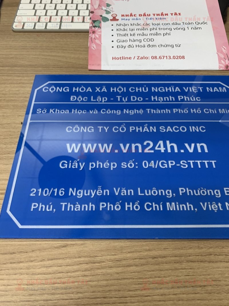 Làm bảng Mica cho Trang tin điện tử tổng hợp Vn24h.vn tại Trung Tâm Khắc Dấu Thần Tài