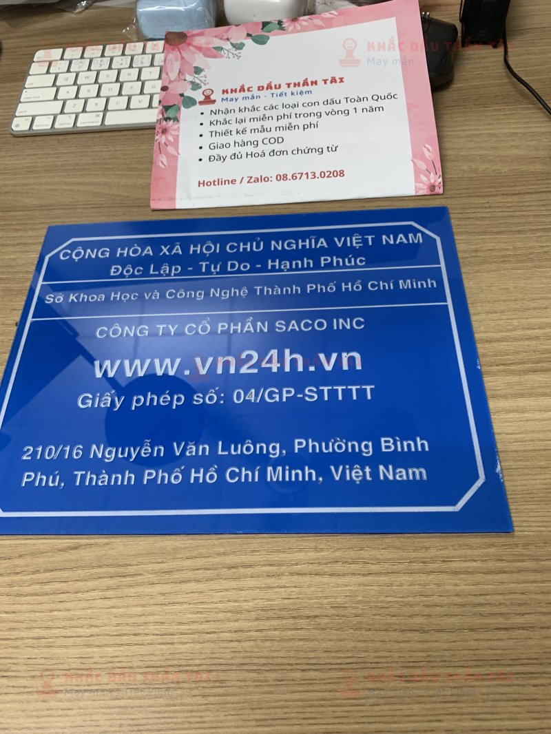 Làm bảng Mica cho Trang tin điện tử tổng hợp Vn24h.vn tại Trung Tâm Khắc Dấu Thần Tài