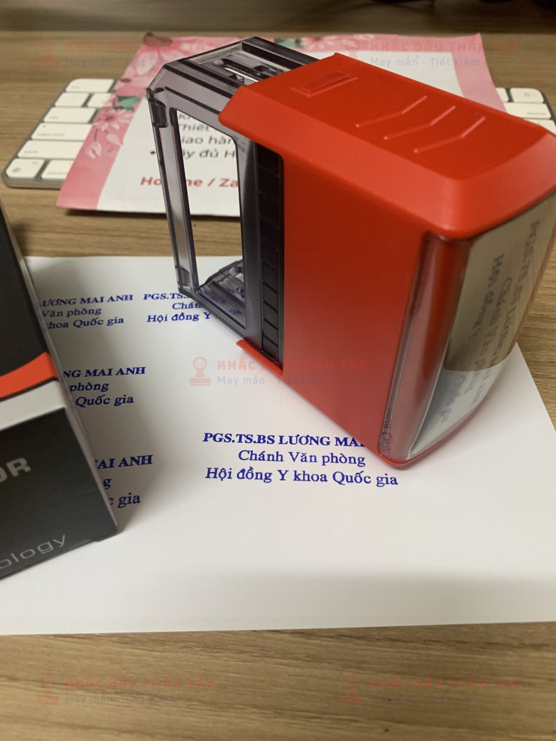 Khắc con dấu Chức danh kích thước lớn cho Chánh văn phòng Lương Mai Anh