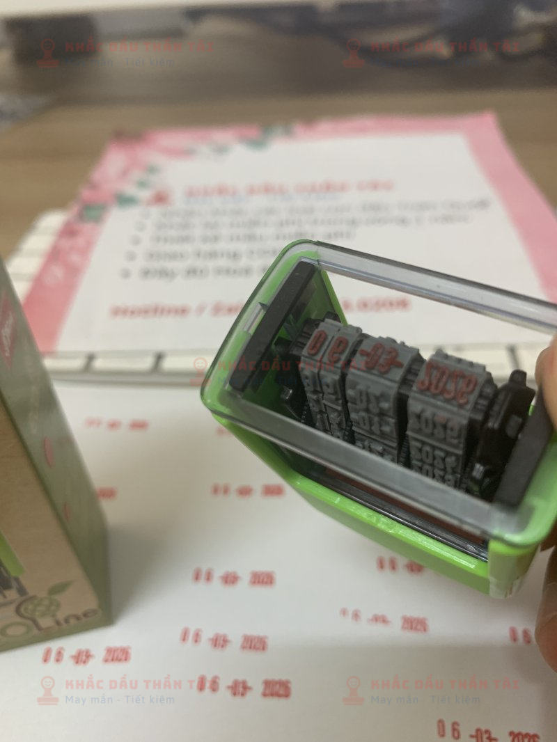 Khắc Con Dấu Ngày Tháng Năm cho Giáo Viên Nguyễn Lê Huyền Thoại tại Trung Tâm Thần Tài