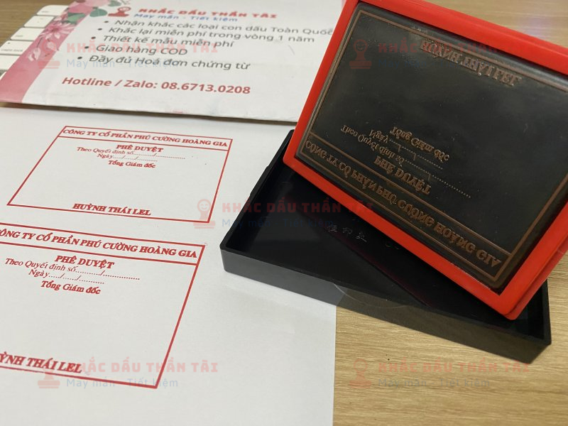 Khắc con dấu Phê Duyệt cho Công Ty Cổ Phần Phú Cường Hoàng Gia bằng công nghệ Khắc dấu Flash sắc nét