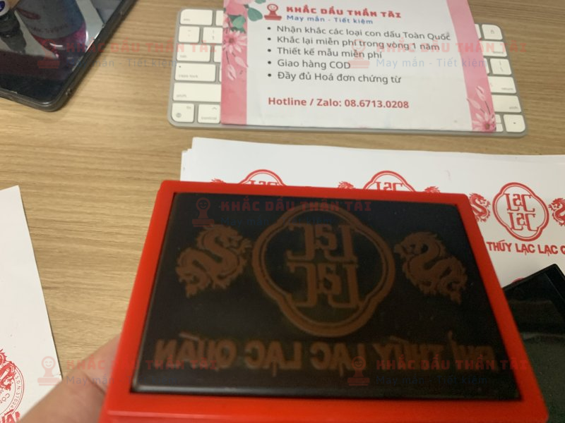 Khắc Con Dấu Logo Nhà Hàng Phỉ Thúy Lạc Lạc quán tại Trung Tâm Khắc Dấu Thần Tài