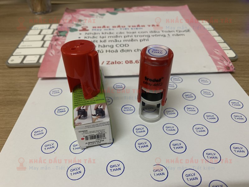 Khắc con dấu tên Mini cho nhân viên T.Han công ty GKLV - Trung Tâm Khắc Dấu Thần Tài