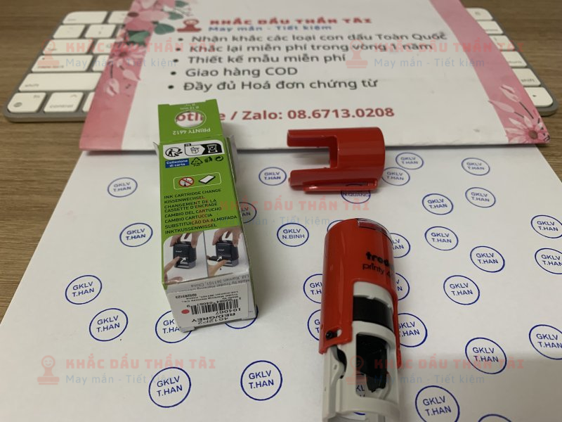 Khắc con dấu tên Mini cho nhân viên T.Han công ty GKLV - Trung Tâm Khắc Dấu Thần Tài