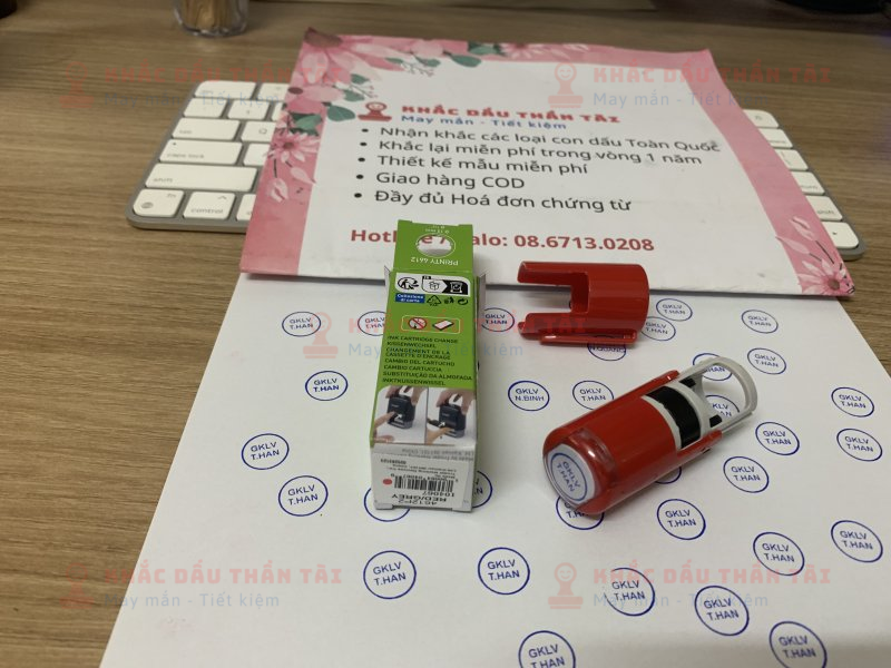 Khắc con dấu tên Mini cho nhân viên T.Han công ty GKLV - Trung Tâm Khắc Dấu Thần Tài