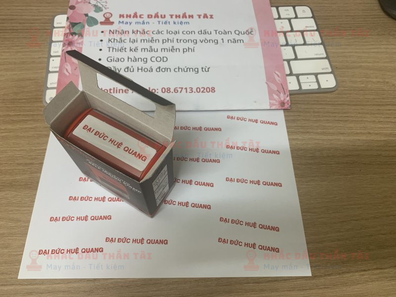 Khắc Con Dấu Tên Nhà Sư Đại Đức Huệ Quang tại Trung Tâm Khắc Dấu Thần Tài