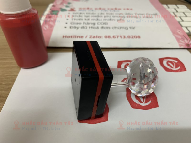 Khắc con dấu Logo Cội Vân đóng Vỏ hộp Shop Online