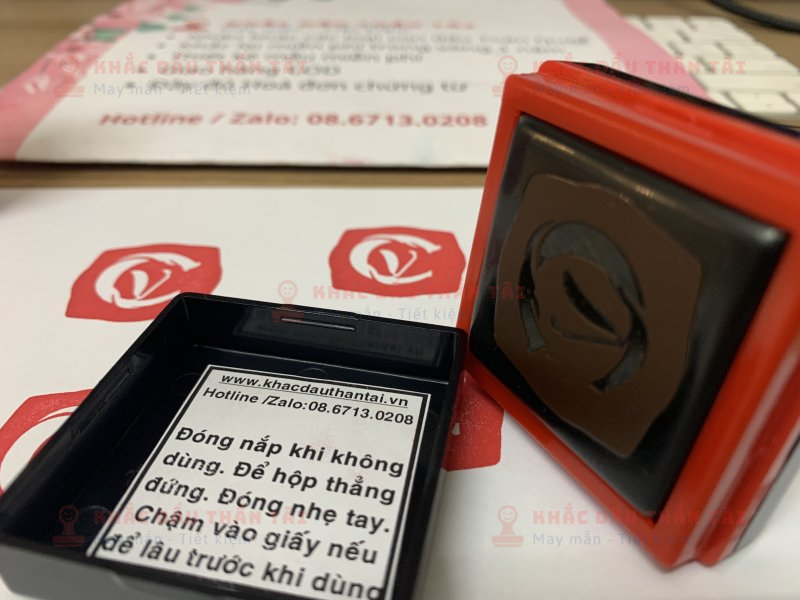 Khắc con dấu Logo Cội Vân đóng Vỏ hộp Shop Online