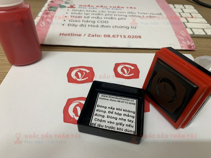 Khắc con dấu Logo Cội Vân đóng Vỏ hộp Shop Online