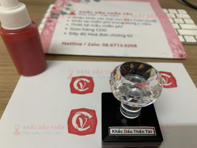 Khắc con dấu Logo Cội Vân đóng Vỏ hộp Shop Online