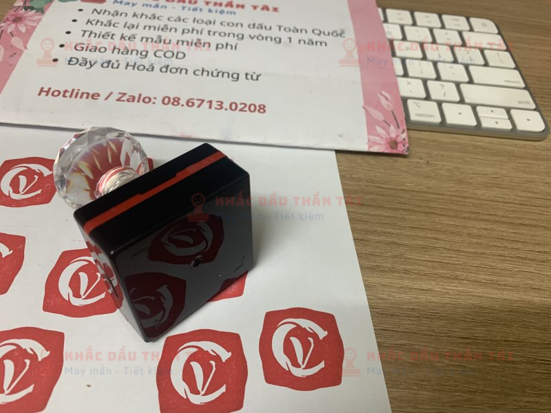 Khắc con dấu Logo Cội Vân đóng Vỏ hộp Shop Online