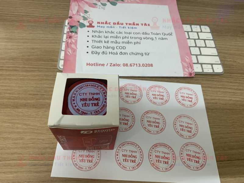 Khắc con dấu Tròn cho Cty TNHH Giáo Dục Yêu Trẻ