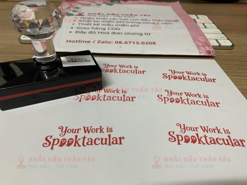 Khắc con dấu cho Giáo viên Trường quốc tế - Chữ Your Work Is Spooktacular - Màu đỏ