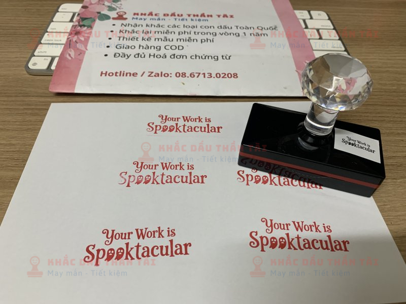 Khắc con dấu cho Giáo viên Trường quốc tế - Chữ Your Work Is Spooktacular - Màu đỏ