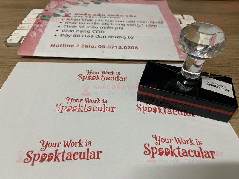 Khắc con dấu cho Giáo viên Trường quốc tế - Chữ Your Work Is Spooktacular - Màu đỏ