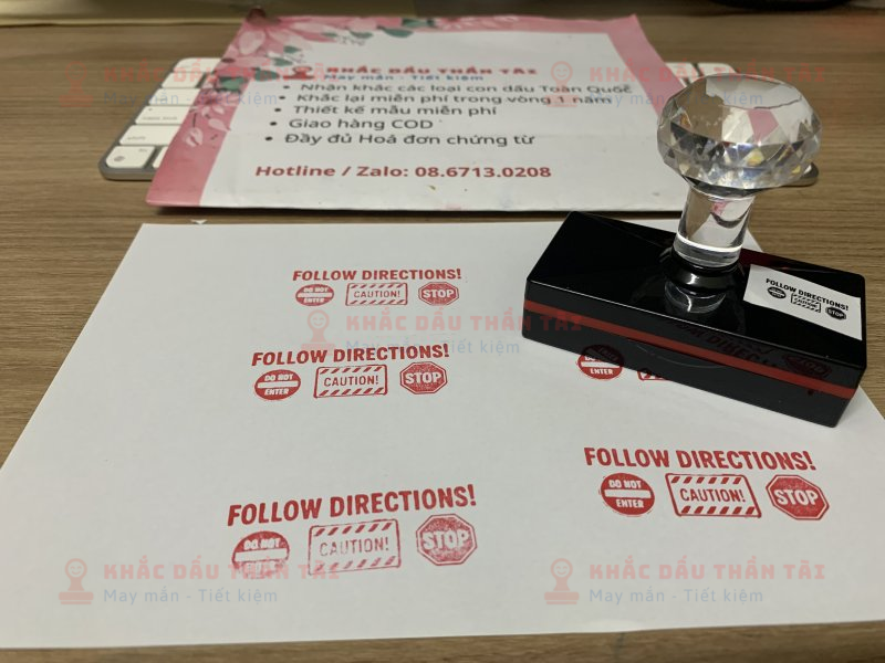 Khắc dấu Follow_Directions màu đỏ cho Giáo viên Trường quốc tế