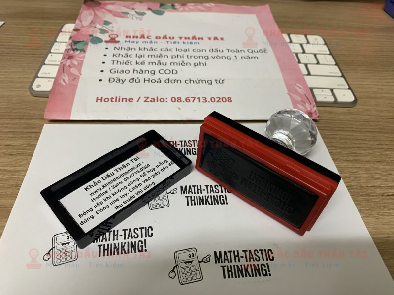 Khắc con dấu cho Giáo viên Trường quốc tế chữ Math_Tastic_Thinking màu đen
