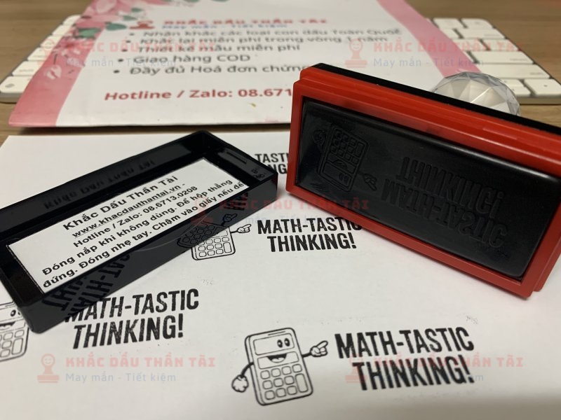 Khắc con dấu cho Giáo viên Trường quốc tế chữ Math_Tastic_Thinking màu đen