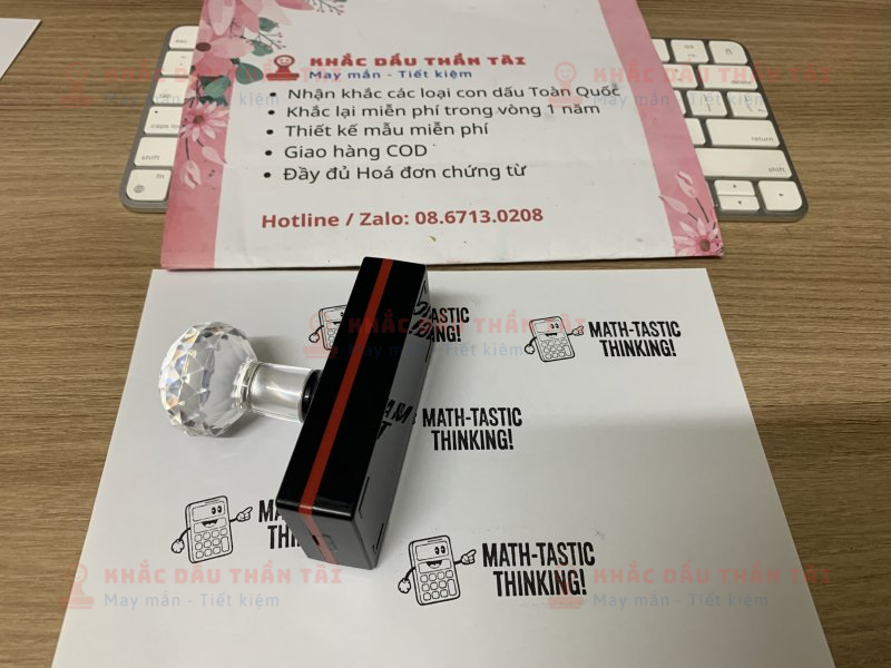 Khắc con dấu cho Giáo viên Trường quốc tế chữ Math_Tastic_Thinking màu đen