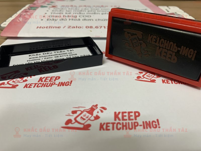 Khắc con dấu Giáo viên Trường quốc tế chữ Keep_KetchupIn màu đỏ