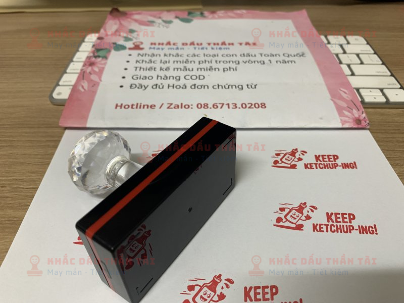 Khắc con dấu Giáo viên Trường quốc tế chữ Keep_KetchupIn màu đỏ