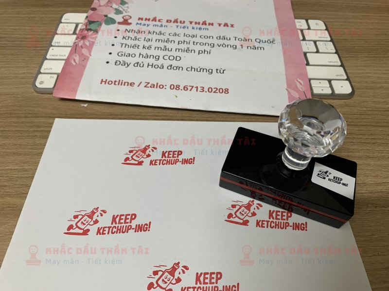 Khắc con dấu cho Giáo viên Trường quốc tế - Chữ Keep_KetchupIn - Màu đỏ